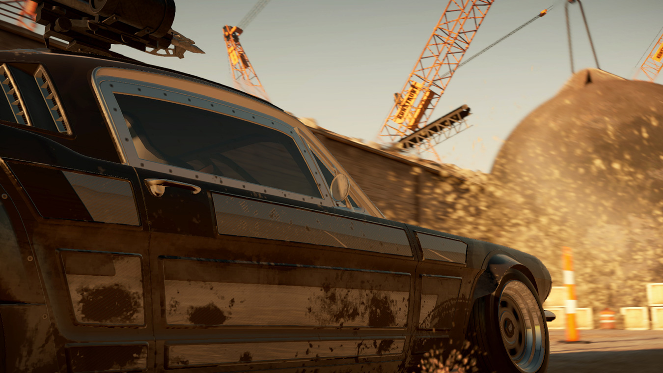 fast and furious crossroads 遊戲場景中，一顆巨大鐵球迎面砸向駛過建築工地的汽車