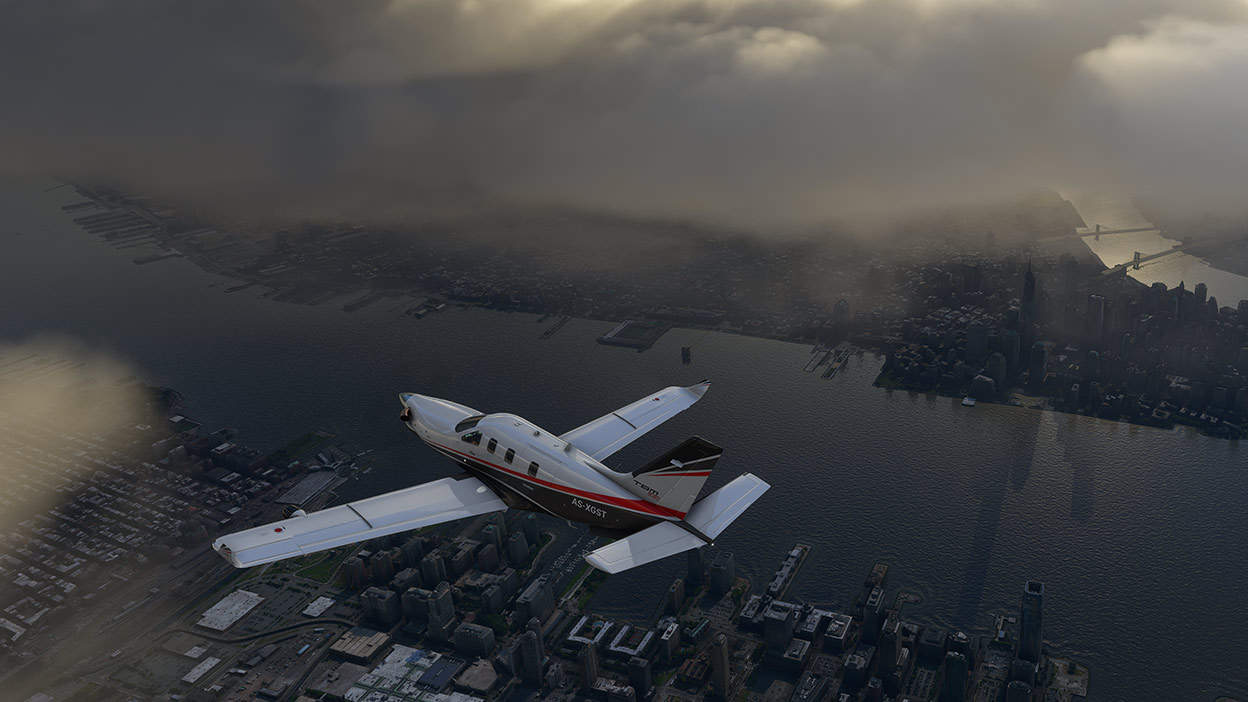 microsoft flight simulator 中的飛機在雲朵下、城市上方飛行